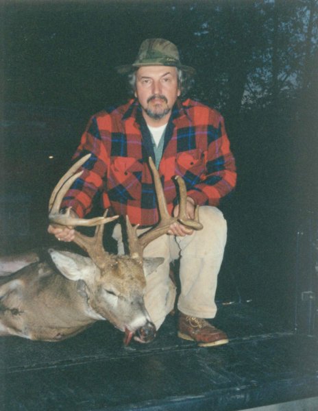 Taken with a bow on Dec 27,
1995 in Allegheny Co. PA.
Featured as "The Culvert Buck"
in BuckMaster's book: Hunting
Tropy Whitetails. 
Pope and Young Score: 147 6/8